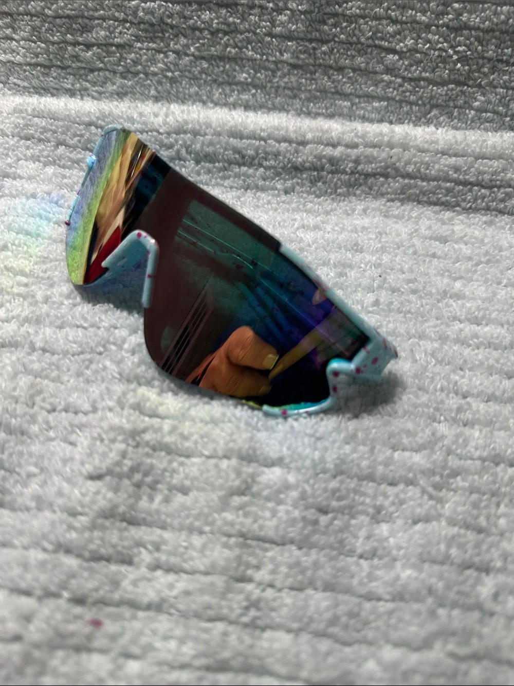 Sporty Blue kids Sunglasses 100 % UVA protection - Iridescent Blue Lens NWT